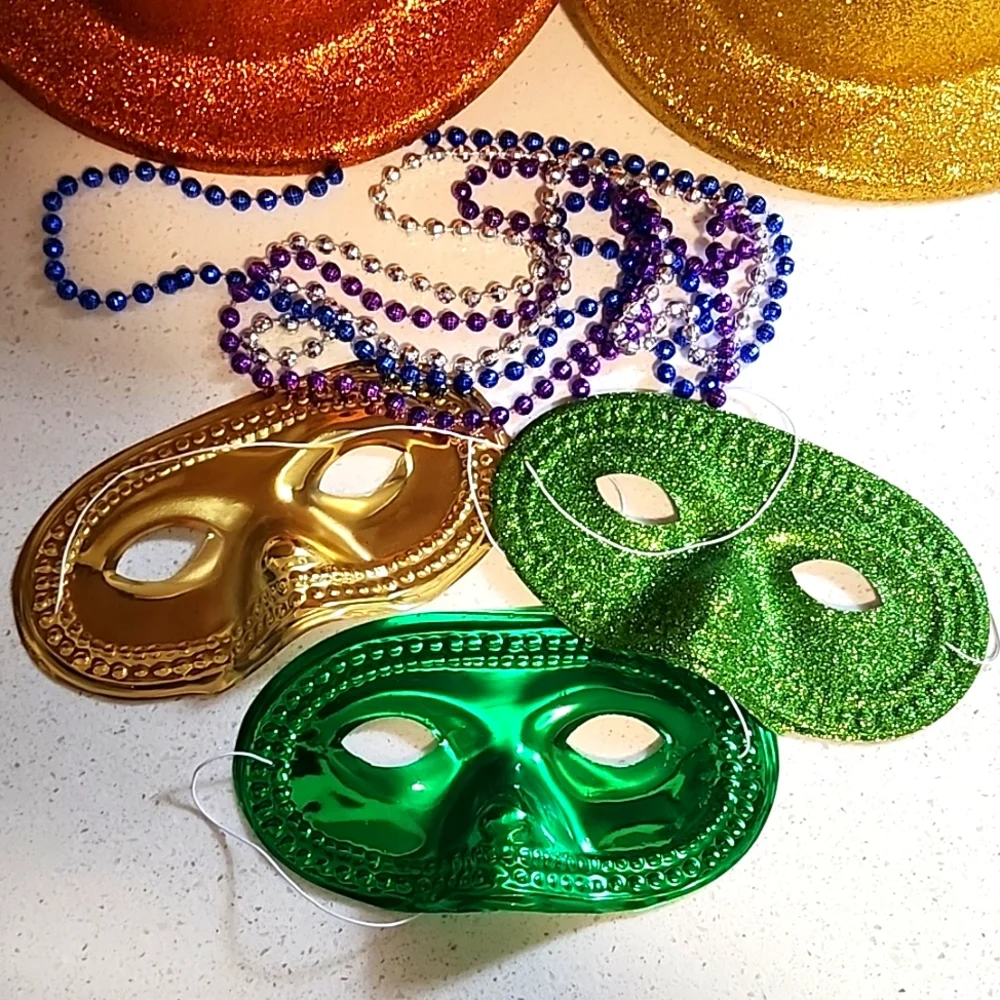 Party Pack, 3 Top Hats, 3 masks, 3 bead Necklaces. NEW no tag.